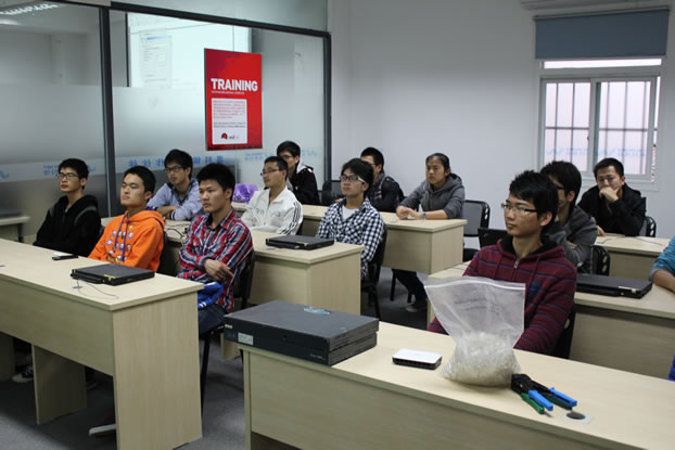 华侨大学12级电气专业学生到微思集美实训基地参观