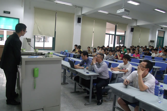 华侨大学公益讲座“大学生涯与职业发展的建议”成功举行